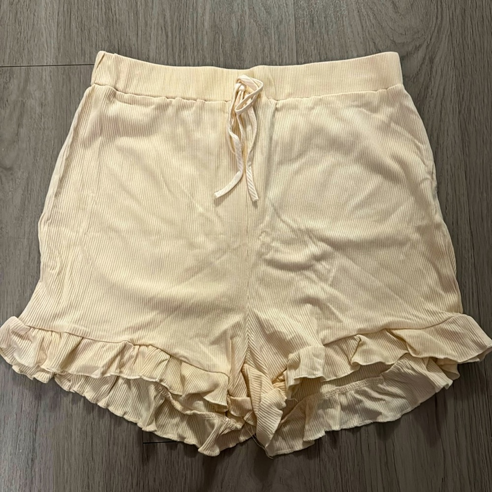 Pale Yellow High-rise Shorts: Size L